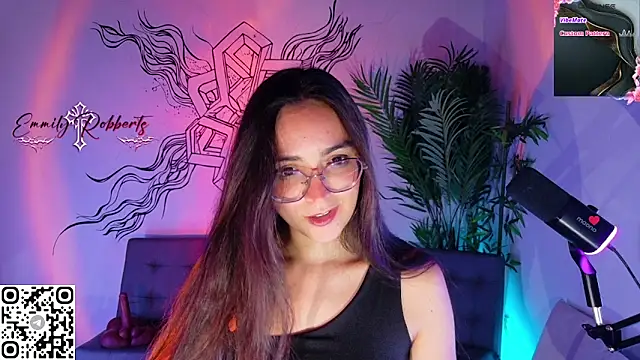 Snapshot of Emmi_Roberts chatting on May 28, 12:08 am Emmi Roberts online show from May 28, 12:08 am