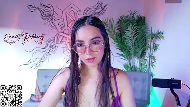 Snapshot of Emmi_Roberts chatting on May 30, 10:29 pm Emmi Roberts online show from May 30, 10:29 pm