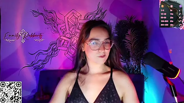 Snapshot of Emmi_Roberts chatting on June 4, 3:12 am Emmi Roberts online show from June 4, 3:12 am
