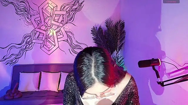 Snapshot of Emmi_Roberts chatting on June 23, 12:52 am Emmi Roberts online show from June 23, 12:52 am