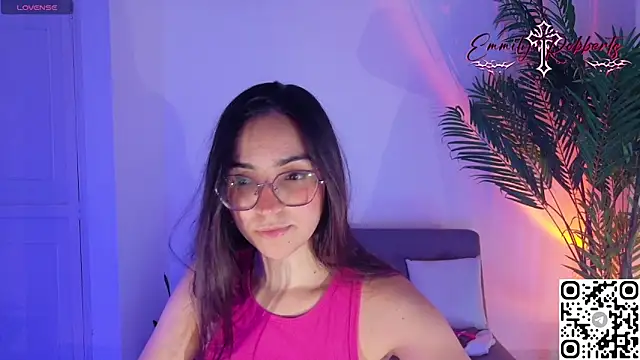 Snapshot of Emmi_Roberts chatting on July 5, 10:39 pm Emmi Roberts online show from July 5, 10:39 pm