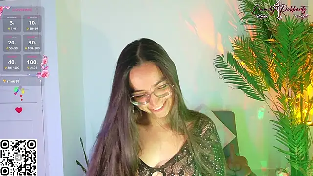 Snapshot of Emmi_Roberts chatting on July 14, 10:48 pm Emmi Roberts online show from July 14, 10:48 pm