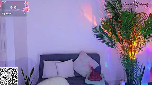 Snapshot of Emmi_Roberts chatting on July 18, 12:37 am Emmi Roberts online show from July 18, 12:37 am