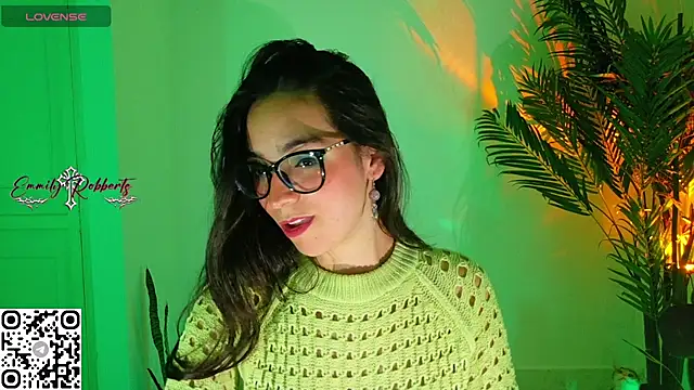 Snapshot of Emmi_Roberts chatting on July 23, 10:19 pm Emmi Roberts online show from July 23, 10:19 pm