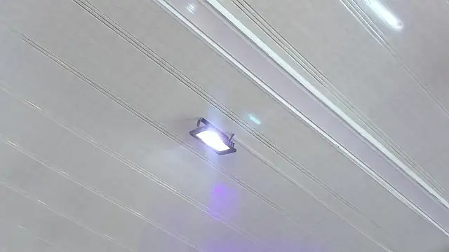 Pretty Johnson  online show from October 31, 1:17 am