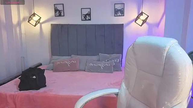 Snapshot of Pretty_Johnson_ chatting on July 26, 3:36 am Pretty Johnson online show from July 26, 3:36 am