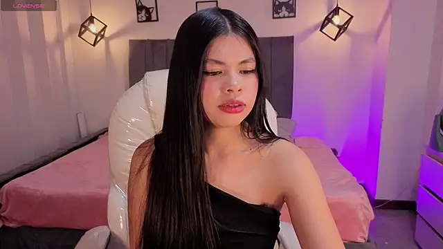Snapshot of Pretty_Johnson_ chatting on August 5, 1:41 am Pretty Johnson online show from August 5, 1:41 am