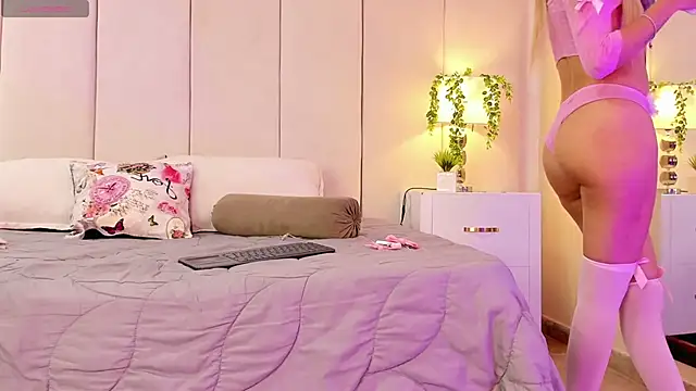 Snapshot of princesssammy2 chatting on October 17, 12:01 am princesssammy2 online show from October 17, 12:01 am