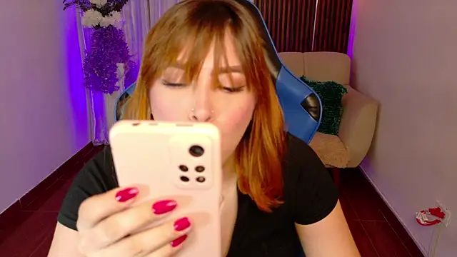 Snapshot of karla_hill_28 chatting on June 14, 12:08 am karla hill 28 online show from June 14, 12:08 am