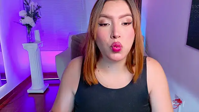 Snapshot of karla_hill_28 chatting on July 18, 3:22 am karla hill 28 online show from July 18, 3:22 am