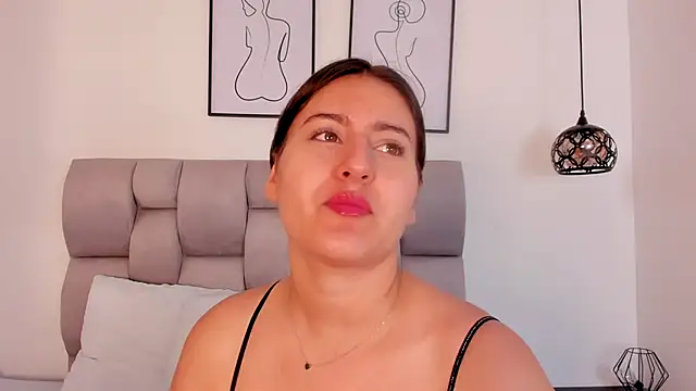 Hanna Evans   online show from November 14, 12:26 pm