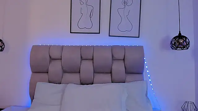 Hanna Evans   online show from December 5, 1:09 pm