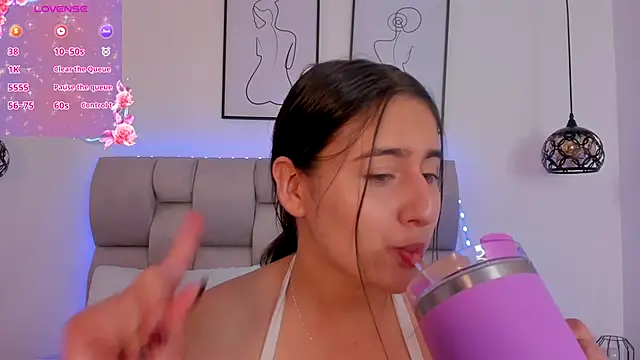 Hanna Evans   online show from January 6, 12:31 pm