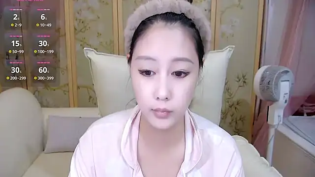 Snapshot of Xiaoxuan-baby chatting on October 13, 2:39 pm Xiaoxuan-baby online show from October 13, 2:39 pm