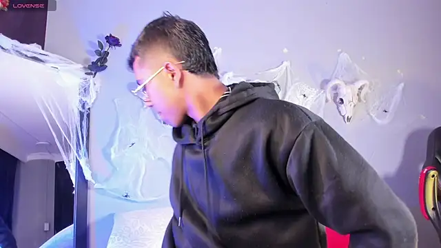 Snapshot of Colstorw_ chatting on October 22, 10:37 am Colstorw online show from October 22, 10:37 am