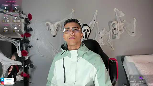 Snapshot of Colstorw_ chatting on October 30, 10:38 am Colstorw online show from October 30, 10:38 am