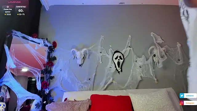 Snapshot of Colstorw_ chatting on October 31, 10:38 am Colstorw online show from October 31, 10:38 am