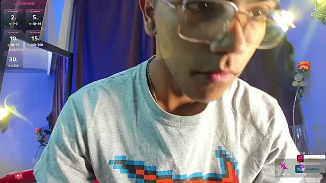 Snapshot of Colstorw_ chatting on November 7, 10:37 am Colstorw online show from November 7, 10:37 am