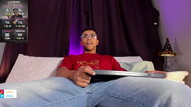 Snapshot of Colstorw_ chatting on November 14, 10:25 am Colstorw online show from November 14, 10:25 am