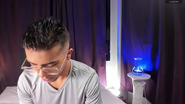 Snapshot of Colstorw_ chatting on November 27, 10:17 am Colstorw online show from November 27, 10:17 am