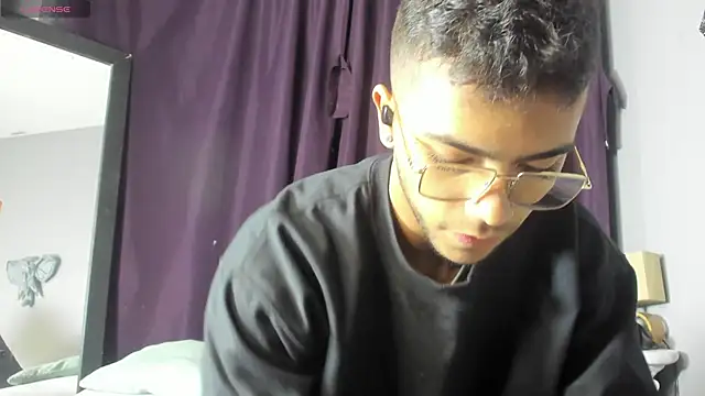 Snapshot of Colstorw_ chatting on December 16, 9:58 am Colstorw online show from December 16, 9:58 am