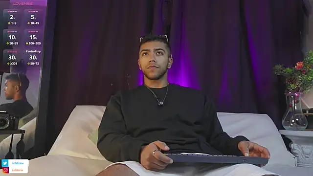 Snapshot of Colstorw_ chatting on December 19, 10:00 am Colstorw online show from December 19, 10:00 am