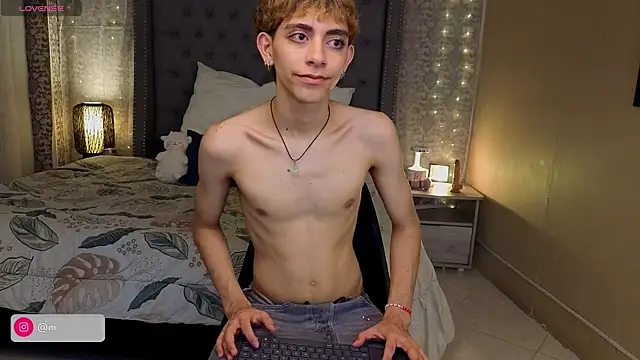 Snapshot of Matty_Sparkk chatting on November 25, 1:33 pm Matty Sparkk online show from November 25, 1:33 pm