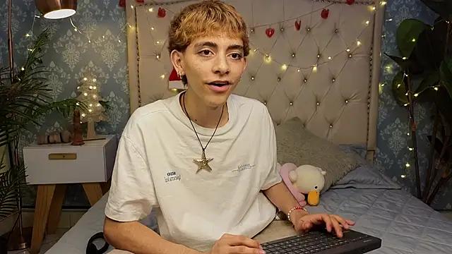 Snapshot of Matty_Sparkk chatting on December 14, 3:06 pm Matty Sparkk online show from December 14, 3:06 pm