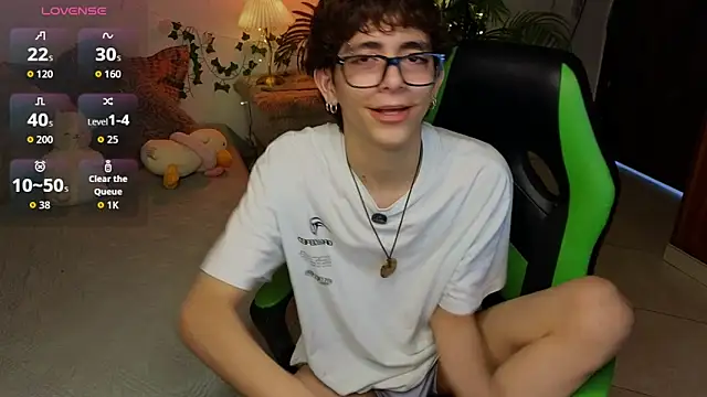 Snapshot of Matty_Sparkk chatting on May 24, 1:38 pm Matty Sparkk online show from May 24, 1:38 pm