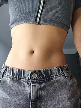 Snapshot of Miss-Dannie chatting on February 4, 1:22 am Miss-Dannie online show from February 4, 1:22 am