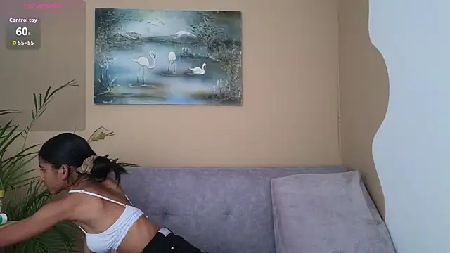 Snapshot of YuliethPetite chatting on April 14, 1:17 pm YuliethPetite online show from April 14, 1:17 pm