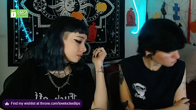 Snapshot of lovelockedlips chatting on October 29, 3:53 am lovelockedlips online show from October 29, 3:53 am