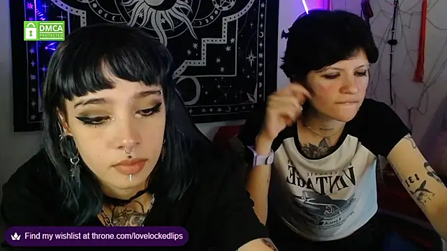 Snapshot of lovelockedlips chatting on November 8, 3:39 am lovelockedlips online show from November 8, 3:39 am