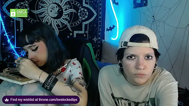 Snapshot of lovelockedlips chatting on November 18, 11:15 pm lovelockedlips online show from November 18, 11:15 pm