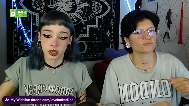 Snapshot of lovelockedlips chatting on December 2, 3:34 am lovelockedlips online show from December 2, 3:34 am