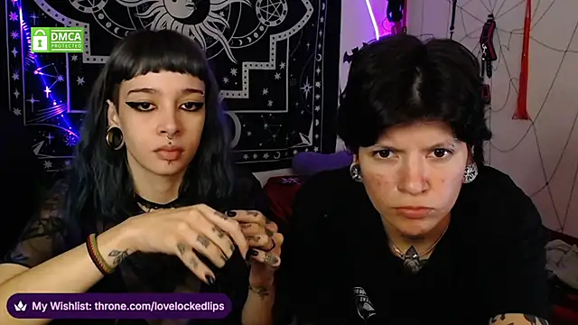 Snapshot of lovelockedlips chatting on December 3, 2:41 am lovelockedlips online show from December 3, 2:41 am