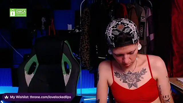 lovelockedlips online show from June 11, 7:45 pm