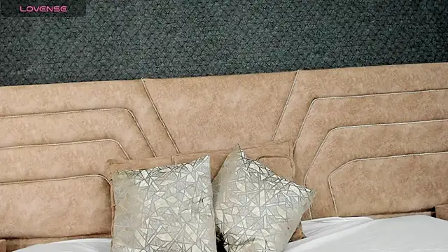 Snapshot of alice_foxred chatting on March 14, 12:51 pm alice foxred online show from March 14, 12:51 pm