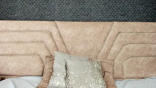 Snapshot of alice_foxred chatting on March 17, 3:40 pm alice foxred online show from March 17, 3:40 pm