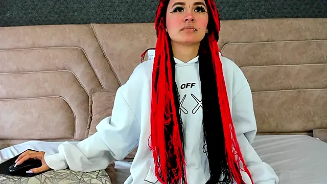 Snapshot of alice_foxred chatting on March 21, 11:55 am alice foxred online show from March 21, 11:55 am