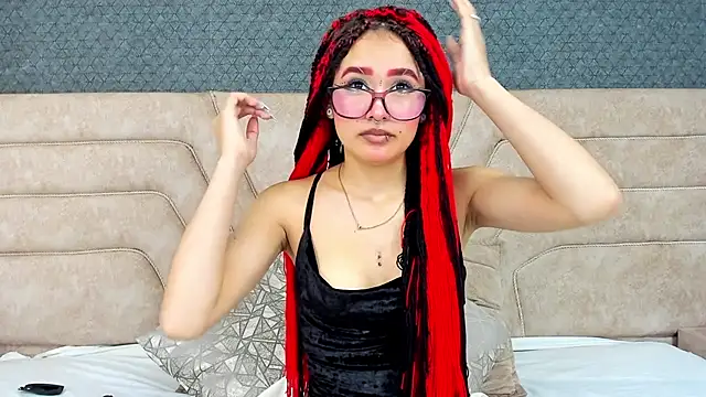 Snapshot of alice_foxred chatting on March 22, 12:46 pm alice foxred online show from March 22, 12:46 pm