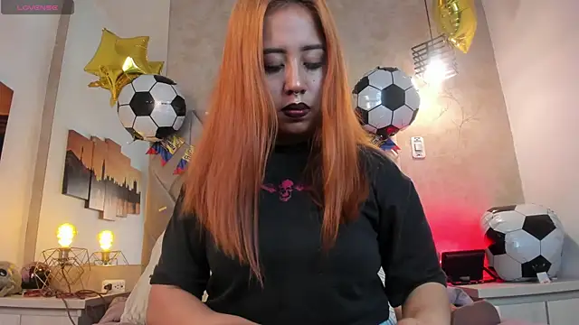 Snapshot of kailinmoonx chatting on June 13, 12:58 pm kailinmoonx online show from June 13, 12:58 pm