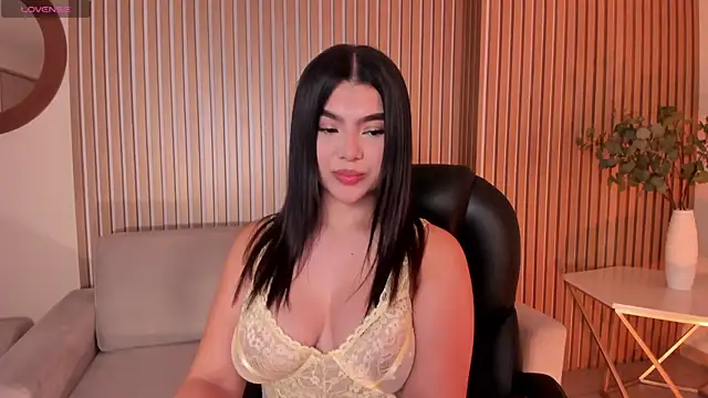 Snapshot of CandaseRussell chatting on November 17, 1:22 am CandaseRussell online show from November 17, 1:22 am