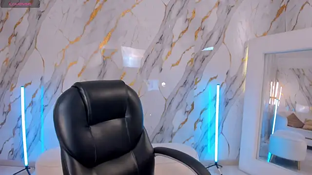 Snapshot of CandaseRussell chatting on November 26, 7:37 pm CandaseRussell online show from November 26, 7:37 pm