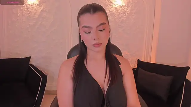 Snapshot of CandaseRussell chatting on December 4, 8:17 pm CandaseRussell online show from December 4, 8:17 pm