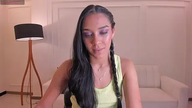 Snapshot of AmaliaCrus chatting on October 2, 8:05 pm AmaliaCrus online show from October 2, 8:05 pm