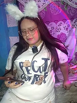 Snapshot of Trilyn25 chatting on October 31, 2:56 am Trilyn25 online show from October 31, 2:56 am