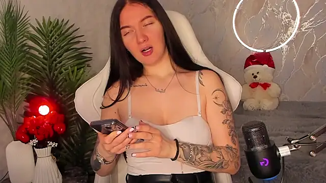 Snapshot of babyisperfect chatting on January 12, 3:45 am babyisperfect online show from January 12, 3:45 am