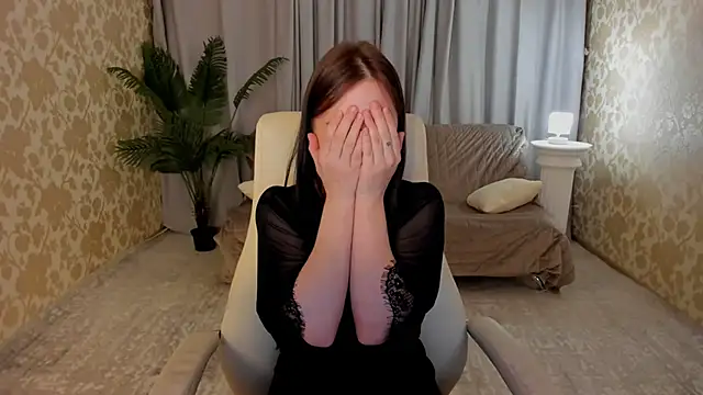 JulietMonli online show from January 8, 8:00 pm