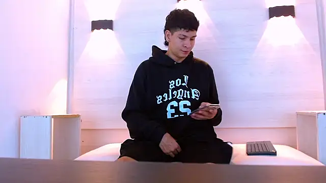 Jhojan twink online show from December 16, 12:32 pm